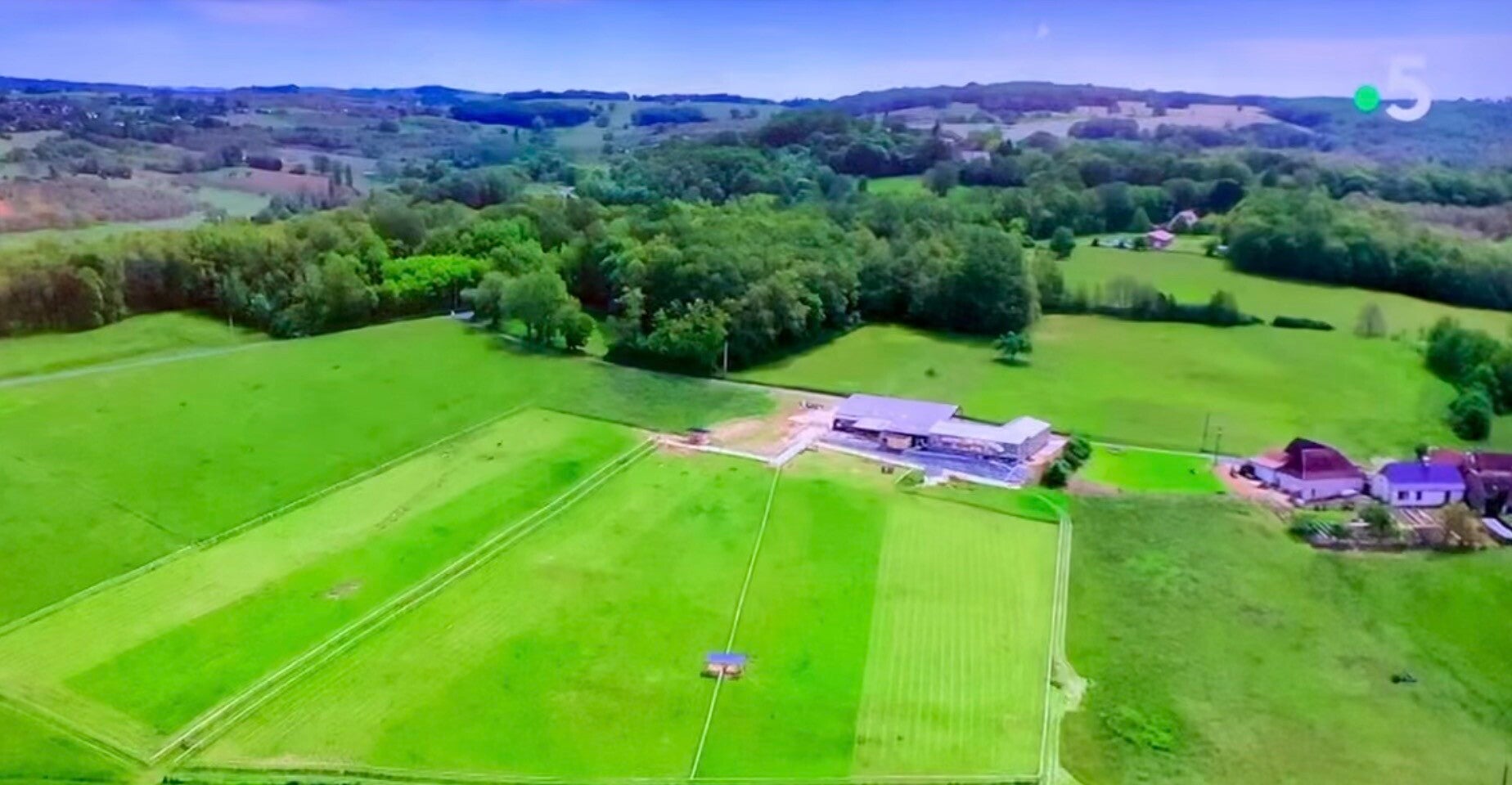 Vue aérienne d'une ferme d'élevage